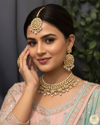 Pearly Antique Gold Necklace Set (Necklace, Earrings, Tikka) - Golden / Frosty Pink