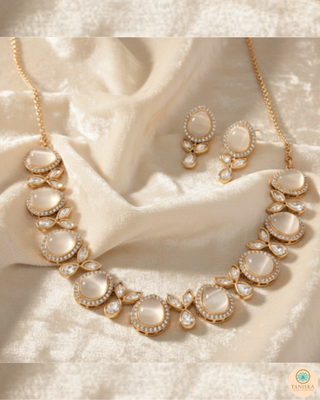 White Kundan Traditional Necklace Set - Antique Gold
