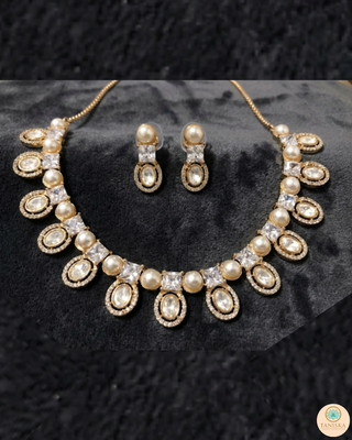 The Verra Necklace Set (Golden)