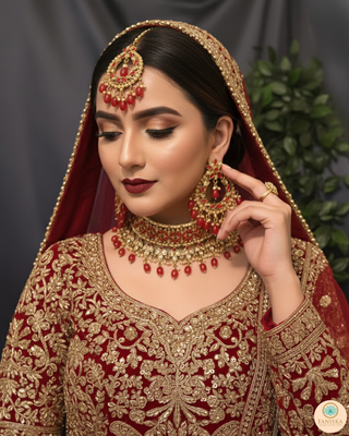 Pearly Antique Gold Necklace Set (Necklace, Earrings, Tikka) - Golden / Red