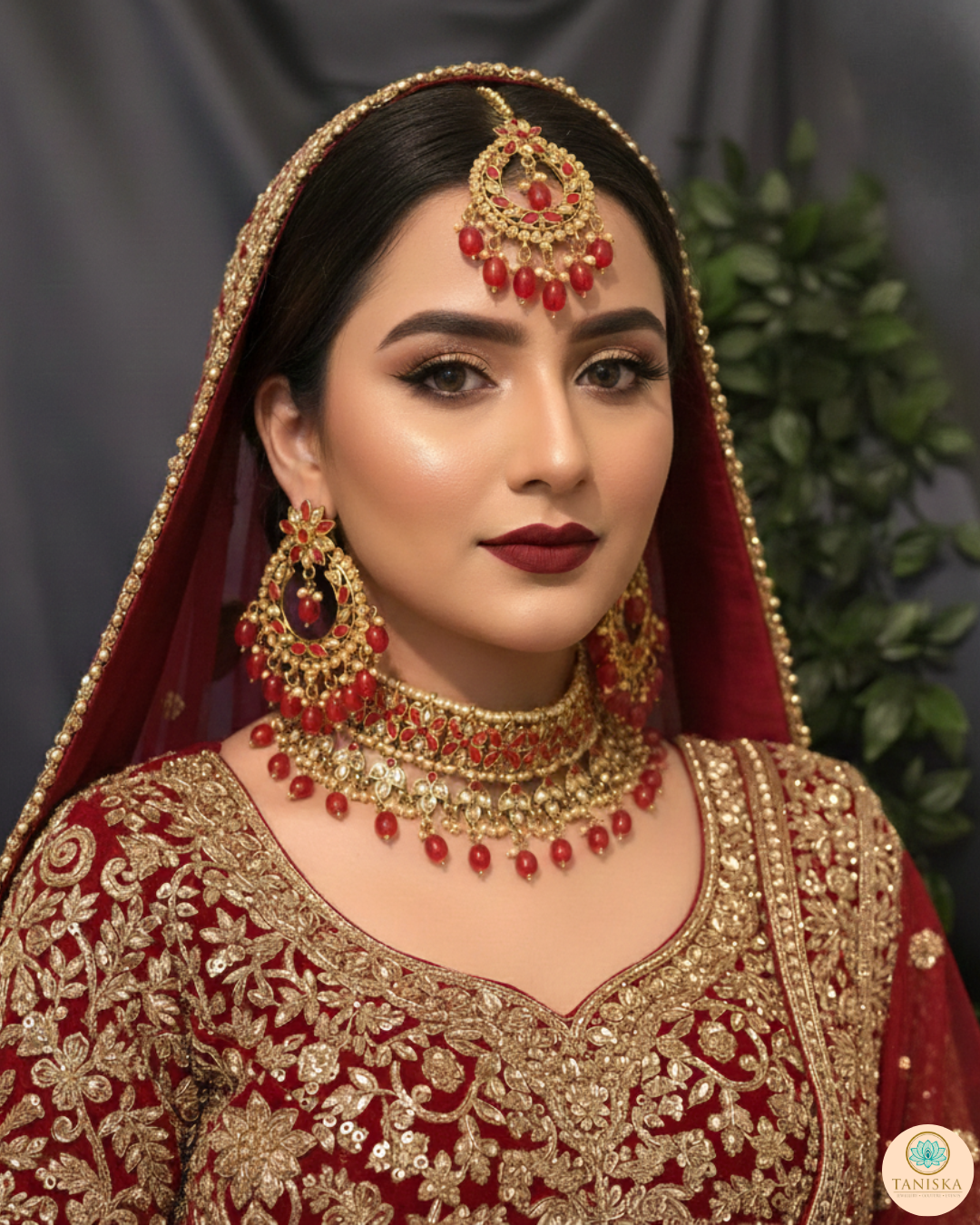 Pearly Antique Gold Necklace Set (Necklace, Earrings, Tikka) - Golden / Red