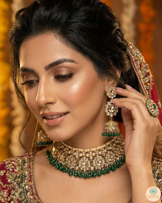Pearly Antique Gold Necklace Set (Necklace, Earrings, Tikka) - Golden / Emerald Green