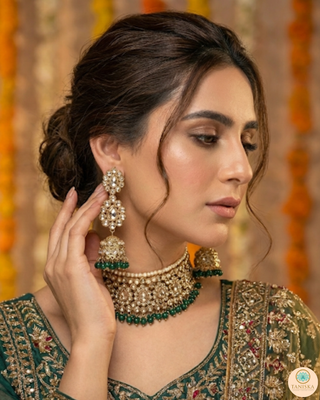 Pearly Antique Gold Necklace Set (Necklace, Earrings, Tikka) - Golden / Emerald Green