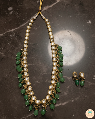 Royal Kundan & Emerald Green Long Haar