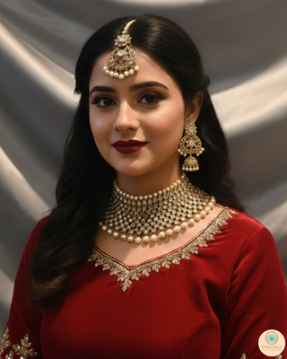 Luxury antique gold finish Kundan bridal necklace set featuring intricate detailing with matching jhumka earrings and maang tikka, elegant statement jewelry for South Asian weddings and nikah ceremonies, as seen in www.taniska.com