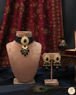 Luxury black glass work Kundan bridal necklace set with matching earrings and headpiece, statement jewelry for South Asian weddings and nikah ceremonies.