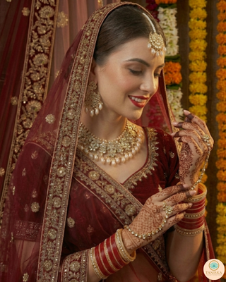 Luxury golden glass work Kundan bridal necklace set with matching earrings and headpiece, exquisite statement jewelry for South Asian weddings and nikah ceremonies.