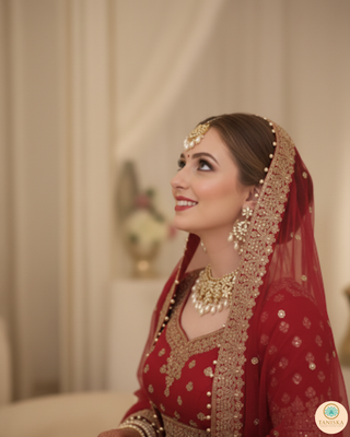 Luxury golden glass work Kundan bridal necklace set with matching earrings and headpiece, exquisite statement jewelry for South Asian weddings and nikah ceremonies.