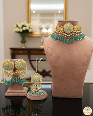 Luxury turquoise meenakari Kundan choker necklace set with matching earrings and maang tikka, vibrant statement jewelry for South Asian bridal weddings and festive occasions