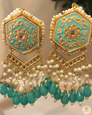 Luxury turquoise meenakari Kundan choker necklace set with matching earrings and maang tikka, vibrant statement jewelry for South Asian bridal weddings and festive occasions