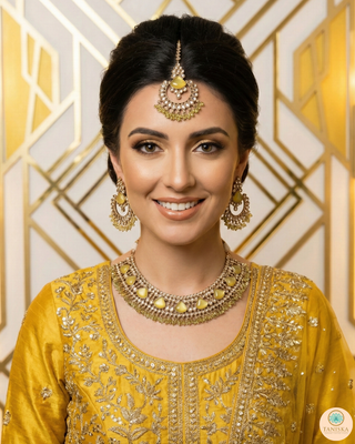 Luxury yellow Kundan bridal necklace set with matching earrings and maang tikka, elegant statement jewelry for South Asian weddings and nikah ceremonies.