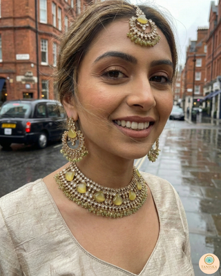Luxury yellow Kundan bridal necklace set with matching earrings and maang tikka, elegant statement jewelry for South Asian weddings and nikah ceremonies.