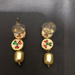 Golden Kundan Necklace Set