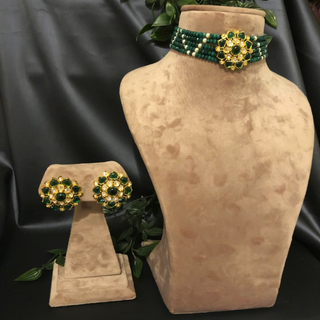 Luxury green emerald beaded Kundan choker necklace set with matching earrings, elegant statement jewelry for South Asian bridal weddings and receptions.