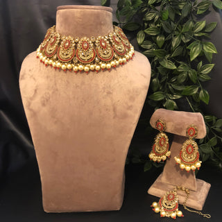 Luxury red and gold Kundan bridal necklace set with matching earrings and maang tikka, statement jewelry for South Asian weddings and nikah ceremonies.