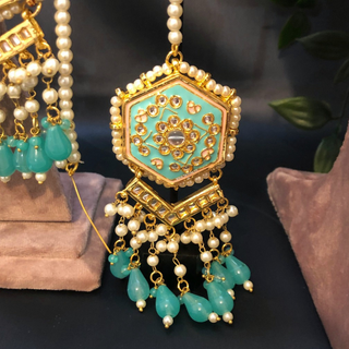 Luxury turquoise meenakari Kundan choker necklace set with matching earrings and maang tikka, vibrant statement jewelry for South Asian bridal weddings and festive occasions