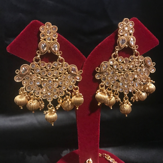 TANISHQ Antique Gold Earrings & Tikka Set - High Gold Polish