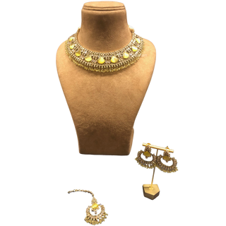 Luxury yellow Kundan bridal necklace set with matching earrings and maang tikka, elegant statement jewelry for South Asian weddings and nikah ceremonies.