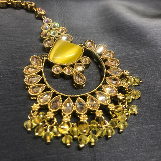 Luxury yellow Kundan bridal necklace set with matching earrings and maang tikka, elegant statement jewelry for South Asian weddings and nikah ceremonies.